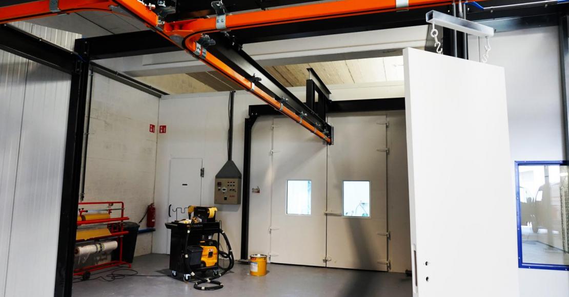 power and free, dropsecties, kettingbanen, kettingbaansysteem, monorailsysteem, GIS-takels, cleantrack, bovenloopkranen, zwenkkranen, intern transportsysteem, traversekranen, verdeelbrug, spuitrobots, peodercoatingstraat, poedercoatcabine, moffelovens, baden