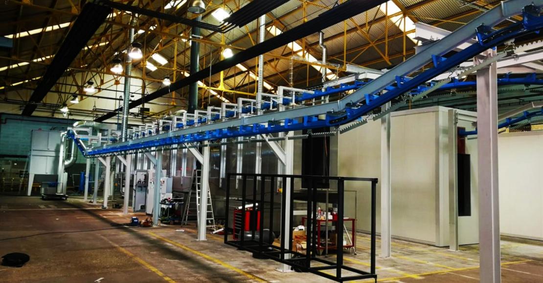 power and free, dropsecties, kettingbanen, kettingbaansysteem, monorailsysteem, GIS-takels, cleantrack, bovenloopkranen, zwenkkranen, intern transportsysteem, traversekranen, verdeelbrug, spuitrobots, peodercoatingstraat, poedercoatcabine, moffelovens, baden