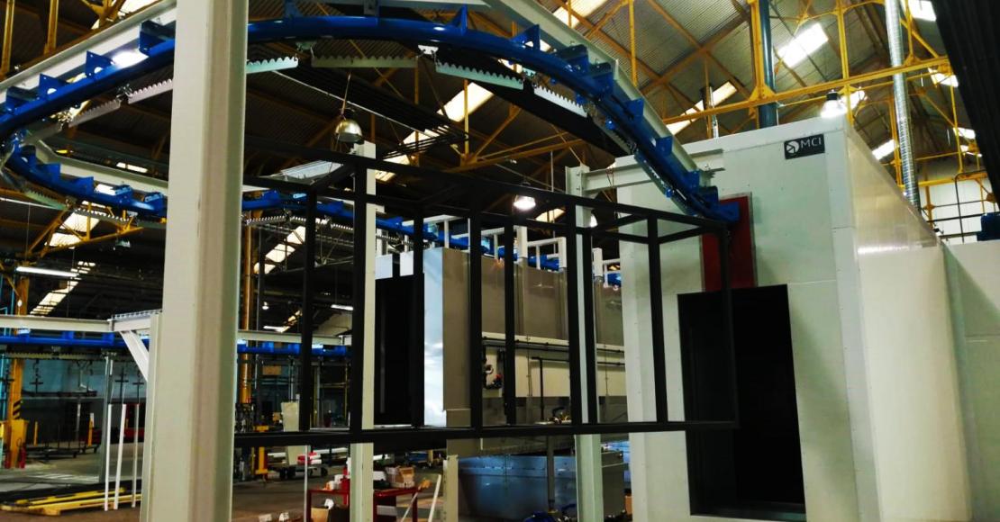 power and free, dropsecties, kettingbanen, kettingbaansysteem, monorailsysteem, GIS-takels, cleantrack, bovenloopkranen, zwenkkranen, intern transportsysteem, traversekranen, verdeelbrug, spuitrobots, peodercoatingstraat, poedercoatcabine, moffelovens, baden