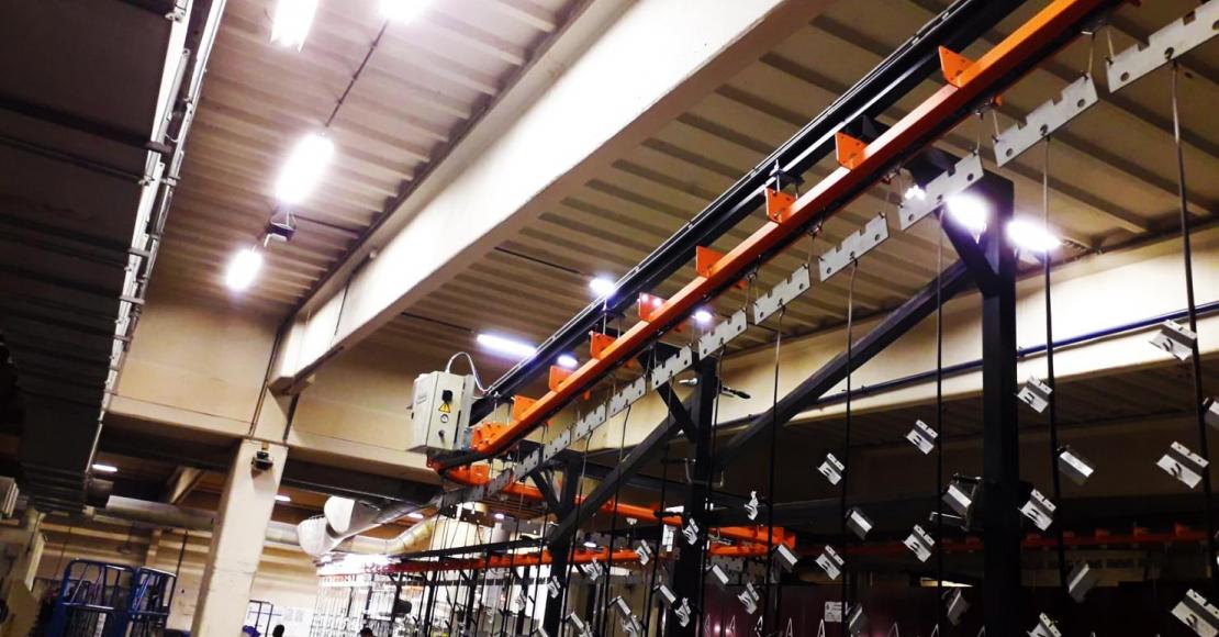 power and free, dropsecties, kettingbanen, kettingbaansysteem, monorailsysteem, GIS-takels, cleantrack, bovenloopkranen, zwenkkranen, intern transportsysteem, traversekranen, verdeelbrug, spuitrobots, peodercoatingstraat, poedercoatcabine, moffelovens, baden